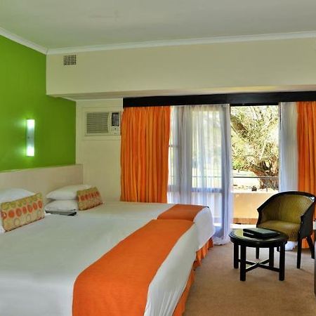 Protea Hotel Winkler White River Bagian luar foto
