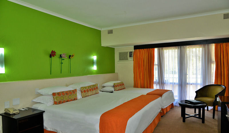 Protea Hotel Winkler White River Bagian luar foto