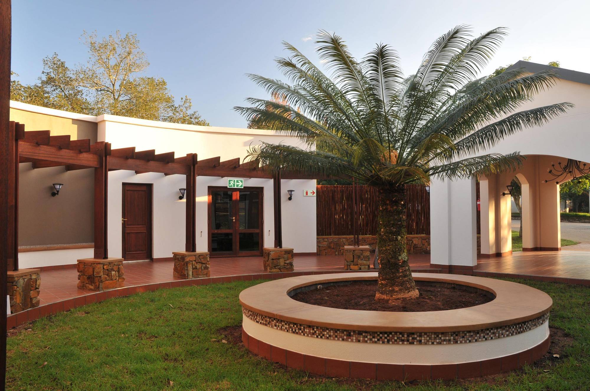 Protea Hotel Winkler White River Bagian luar foto