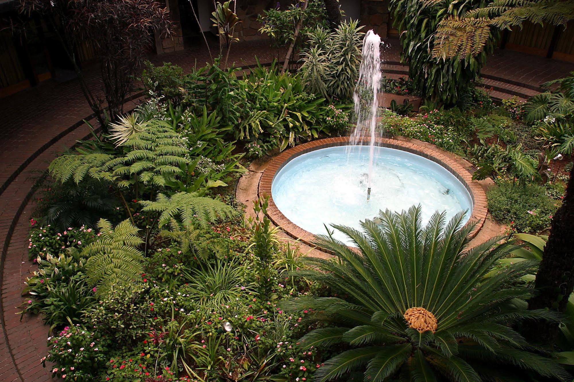 Protea Hotel Winkler White River Bagian luar foto