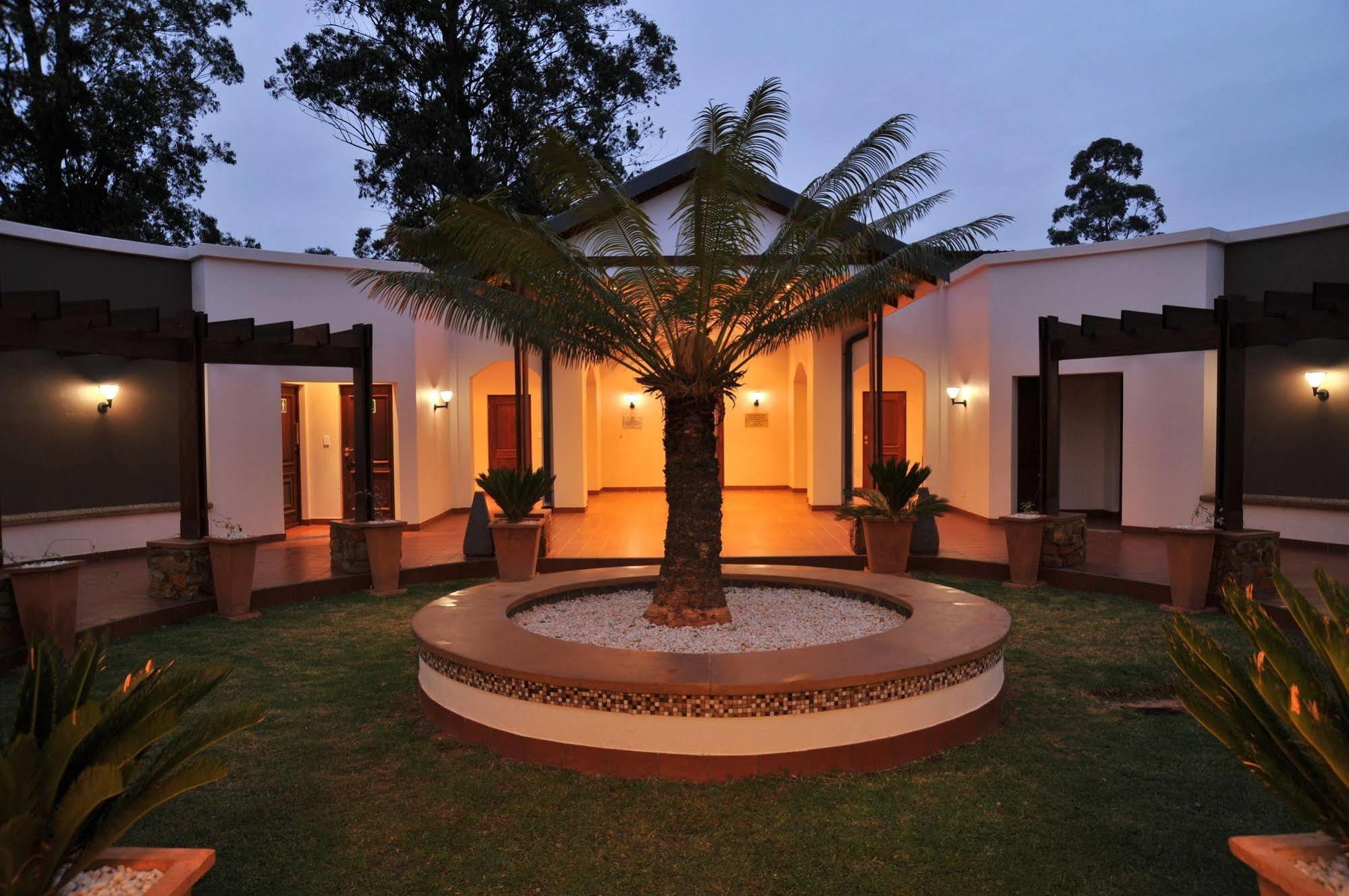 Protea Hotel Winkler White River Bagian luar foto