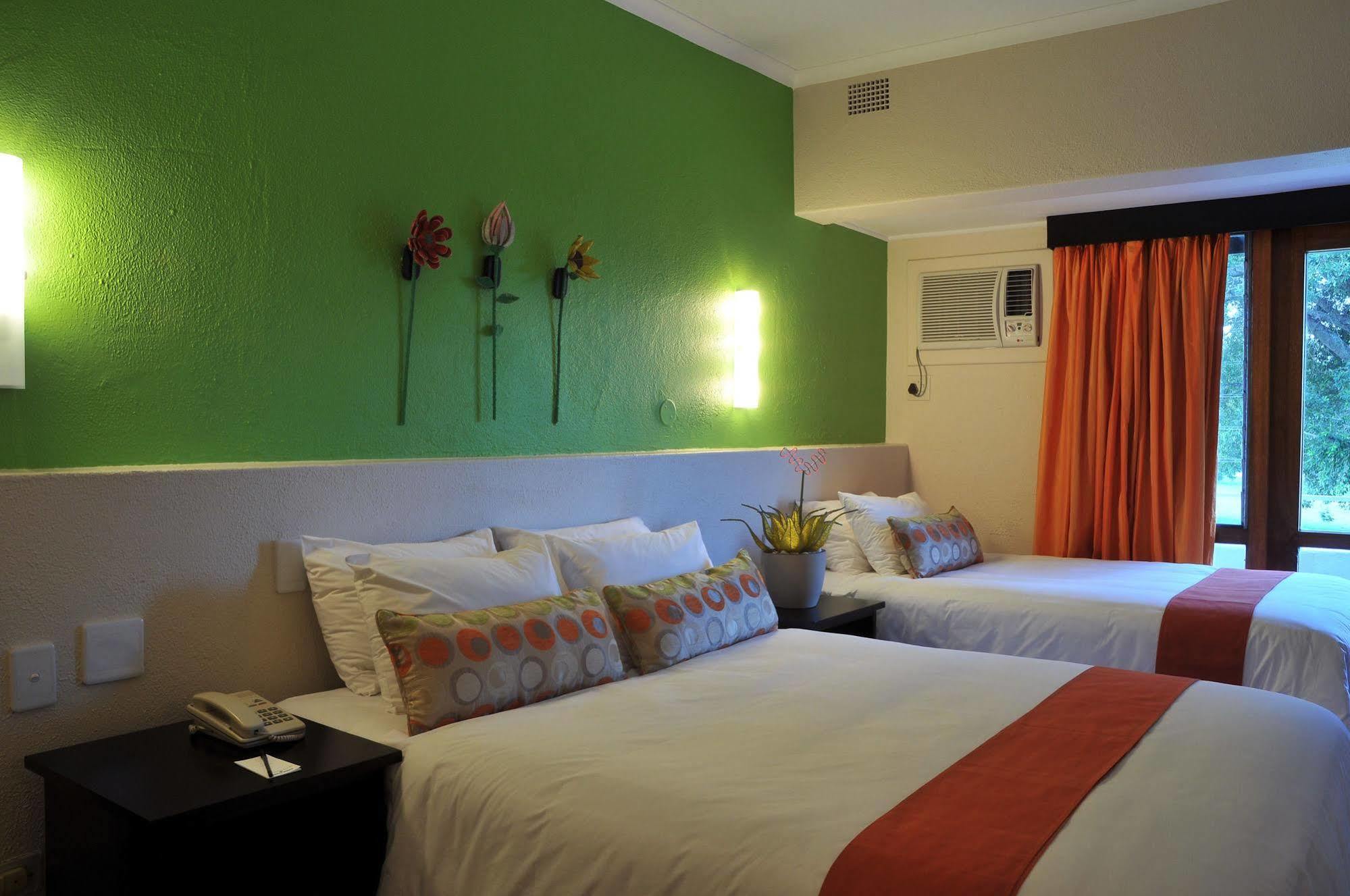 Protea Hotel Winkler White River Bagian luar foto