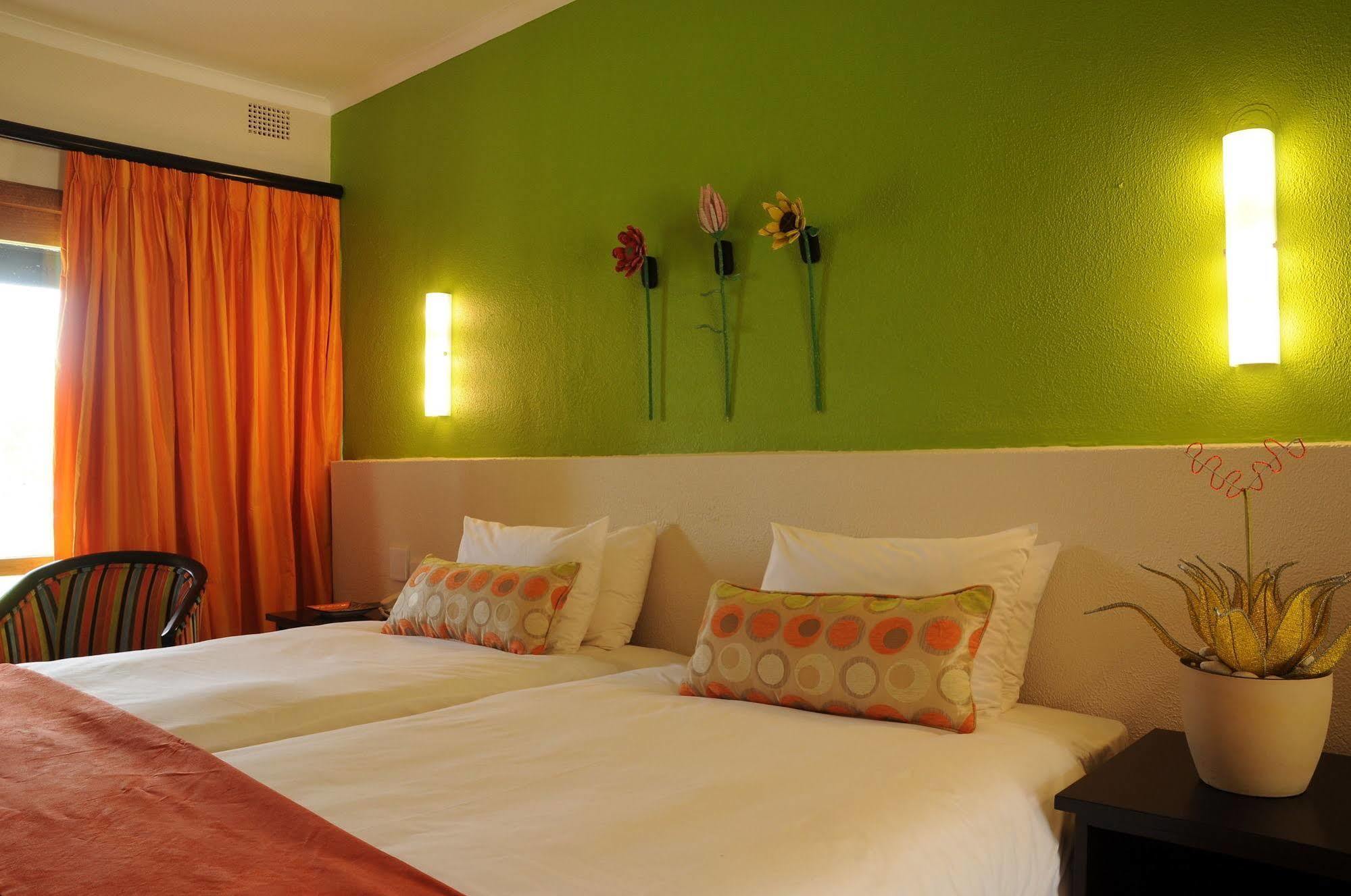 Protea Hotel Winkler White River Bagian luar foto