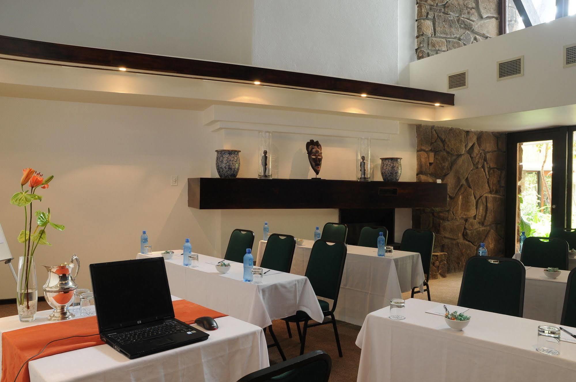 Protea Hotel Winkler White River Bagian luar foto