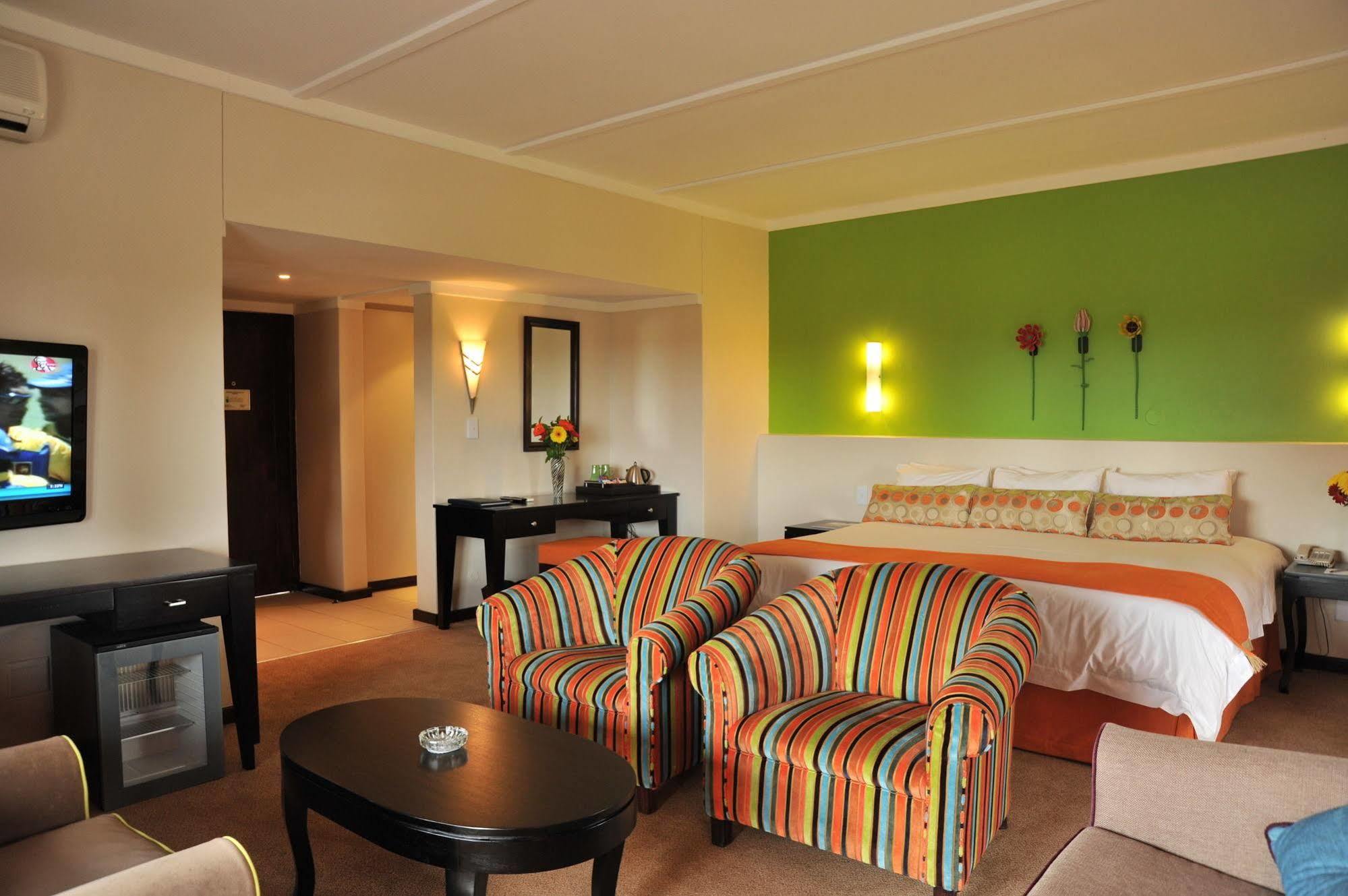 Protea Hotel Winkler White River Bagian luar foto