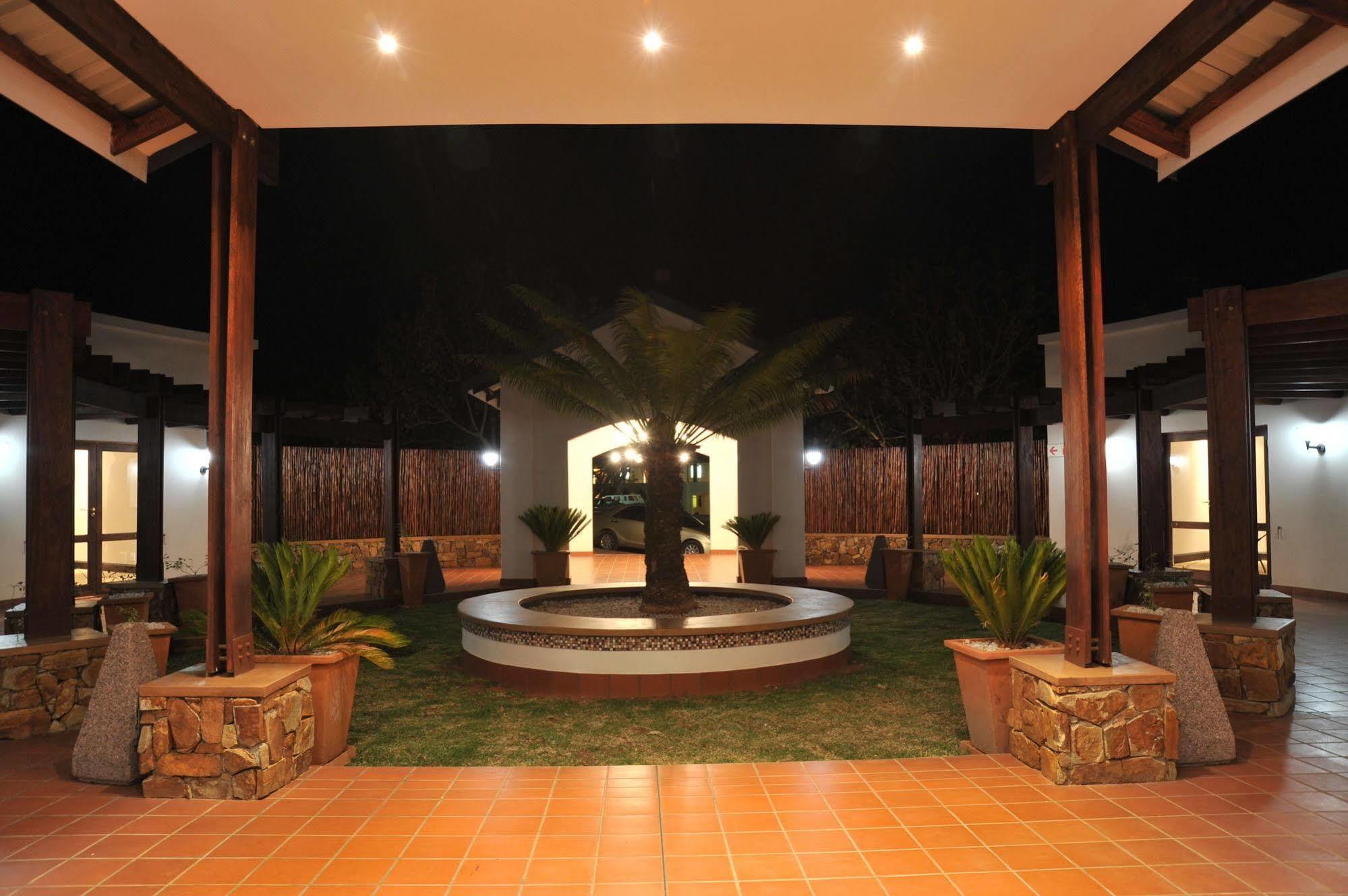 Protea Hotel Winkler White River Bagian luar foto