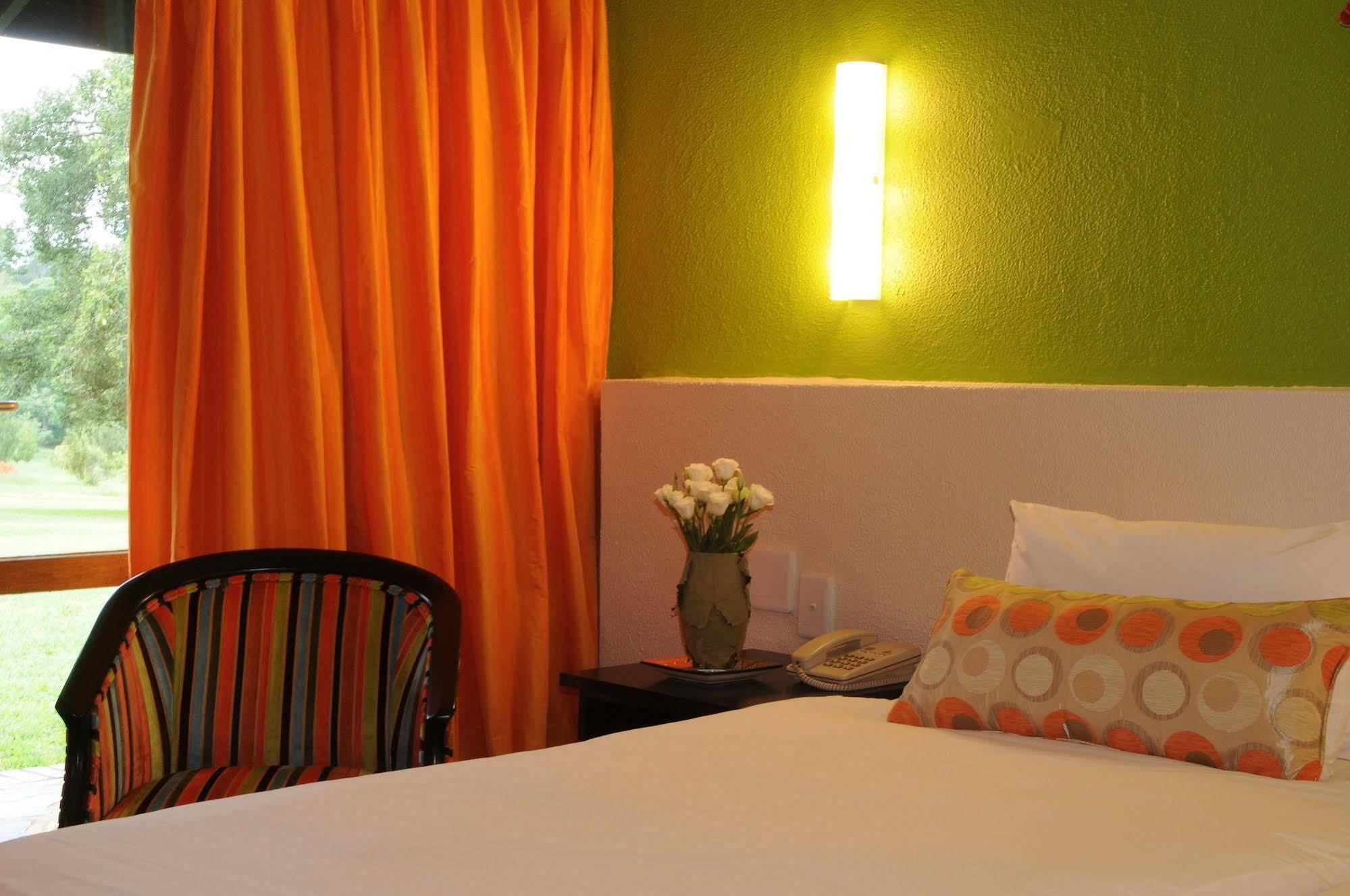 Protea Hotel Winkler White River Bagian luar foto