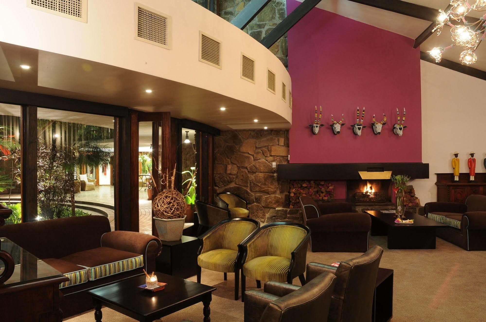 Protea Hotel Winkler White River Bagian luar foto